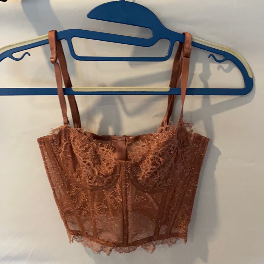 LACE PINK CROP TOP